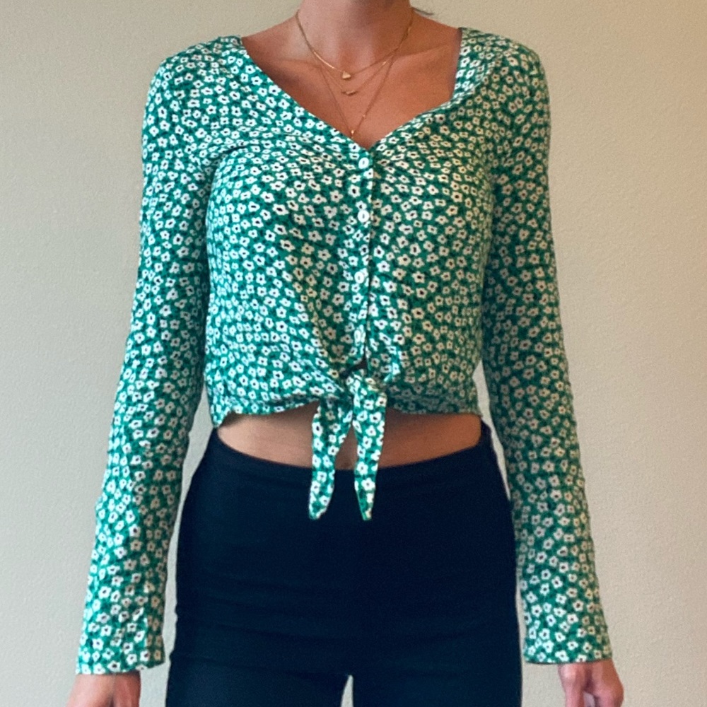 ✨FLORAL GREEN CROP✨